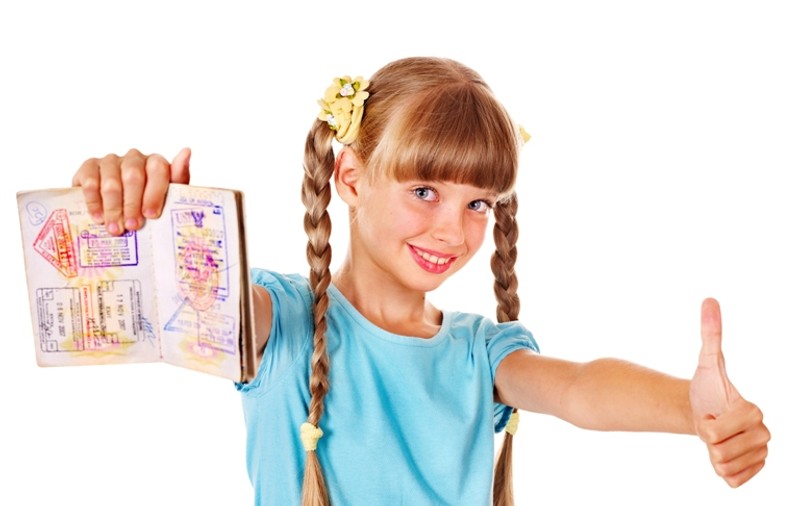 Uniunea Europeană impune reguli noi. Pentru obţinerea paşaportului electronic amprentarea începe de la 12 ani