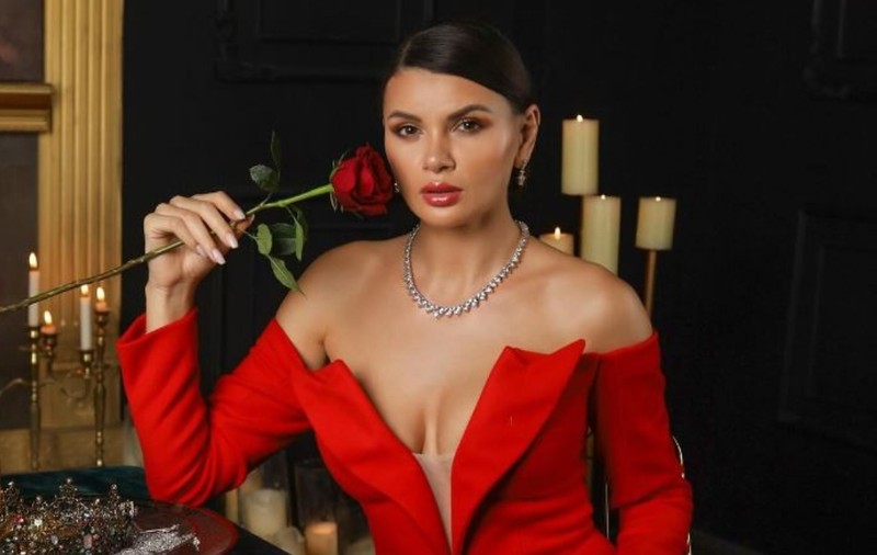 Ramona Gabor, uimită când i-a venit nota de plată la un restaurant din Dubai. A avut 12 feluri de mâncare