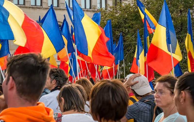 Un jurnalist român din Cernăuți, refugiat de 5 luni în țară, scrie despre România văzută din afară și din interior: „De ce nu sunt fericiți românii?”