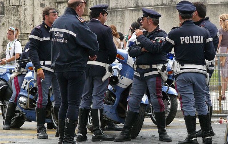 Un român a ajutat la capturarea unui deținut evadat de la o închisoare din Italia