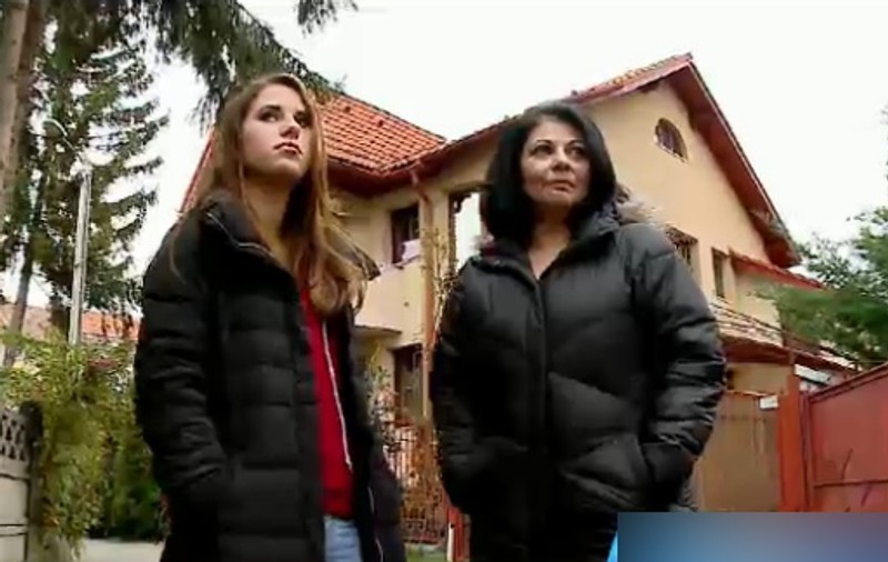 Fiica adoptată a Elenei Cârstea și-a întâlnit mama biologică. CE S-A ÎNTÂMPLAT când s-au văzut