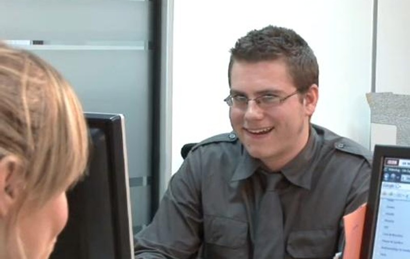 Ai o relaţie amoroasă la serviciu şi nu vrei să te prindă nimeni? Uite regulile pe care trebuie să le respecţi cu sfinţenie! | VIDEO