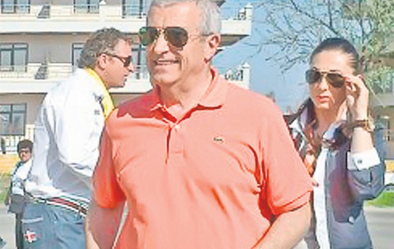 Călin Popescu Tăriceanu şi-a dus iubita la mare