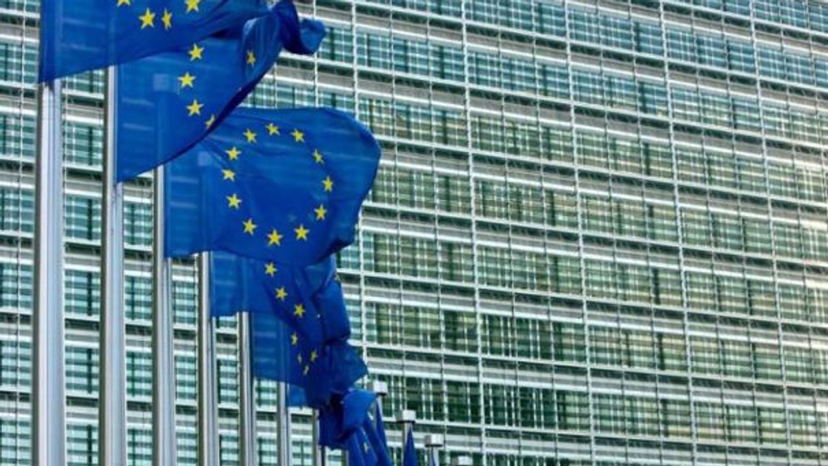 Comisia Europeană anunță că urmărește îndeaproape posibilele modificări ale legilor justiției
