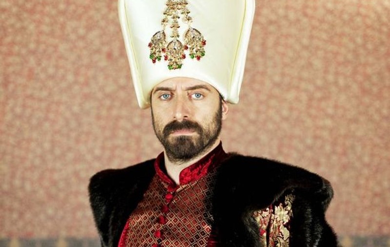 Ce are în comun Halit Ergenc cu sultanul Suleyman? Află chiar de la protagonistul serialului "Suleyman Magnificul- Sub domnia iubirii"!