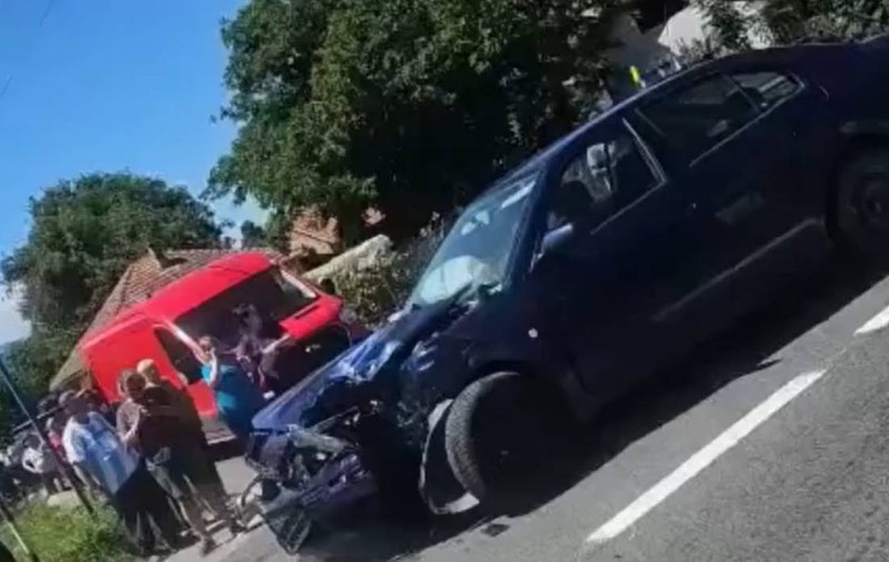 Doi tineri din Cluj au ajuns la spital după ce un șofer le-a tăiat calea în trafic, în Hunedoara