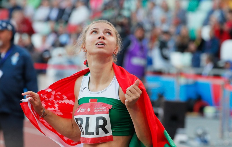 O atletă din Belarus, eliminată din lotul țării sale și dusă cu forța la aeroport. Sportiva vrea azil în UE
