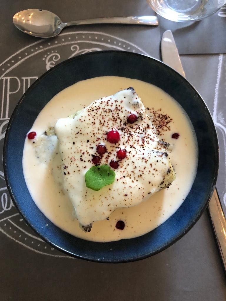 Budincă de pâine făcută din păine care nu mai este atât de proaspătă pentru a putea fi servită la masă