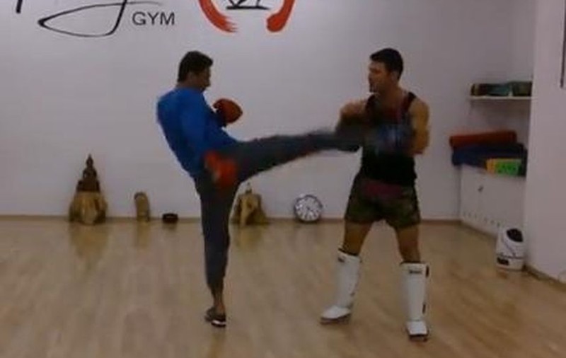 Mircea Badea, mesaj clar pentru duşmanii săi! Vedeta TV arată cât de luptător este cu SCHEME DIN KARATE KID | VIDEO 