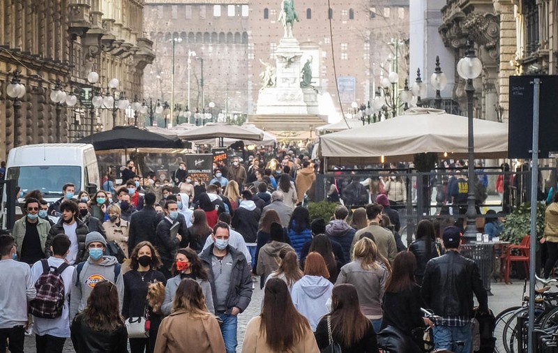 Aglomerație de nedescris la Milano, înainte ca orașul să fie din nou vizat de restricții