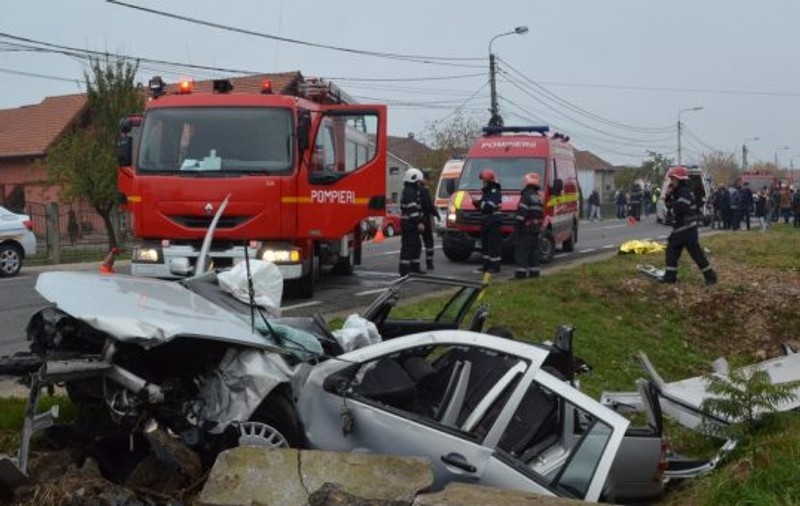 Accident grav în Satu Mare. O persoană a murit, iar alte patru au fost rănite. Bebeluș de 9 luni transportat la spital