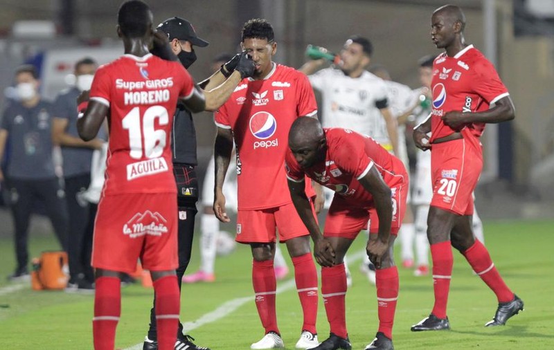 Meci din Copa Libertadores disputat în Columbia, întrerupt de cinci ori din cauza gazelor lacrimogene