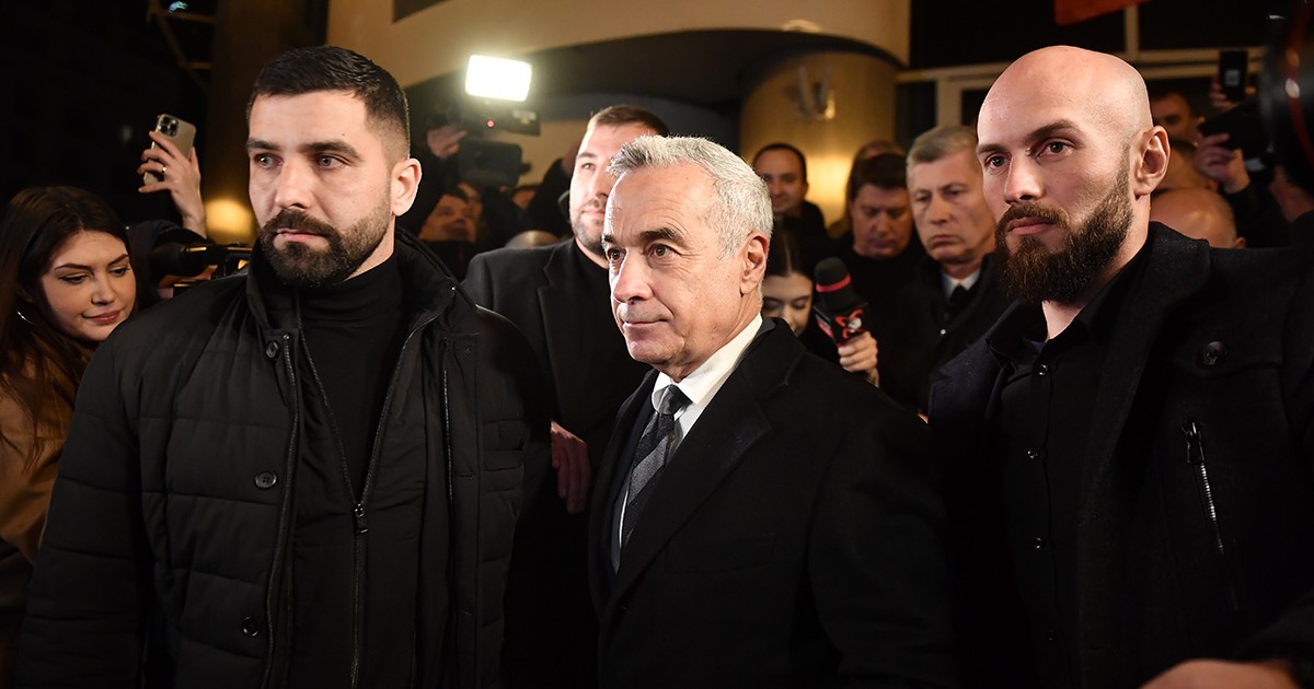 Calin Georgescu paraseste sediul ICCJ, unde s-a dezbatut recursul declarat de acesta in dosarul anularii alegerilor prezidentiale