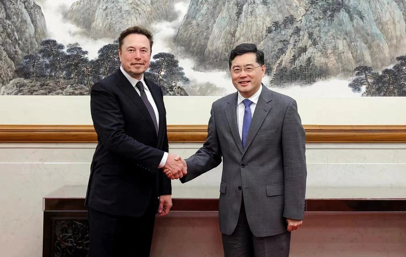 Elon Musk, primit regește în China. A fost lăudat și întâmpinat cu un adevărat festin culinar. VIDEO