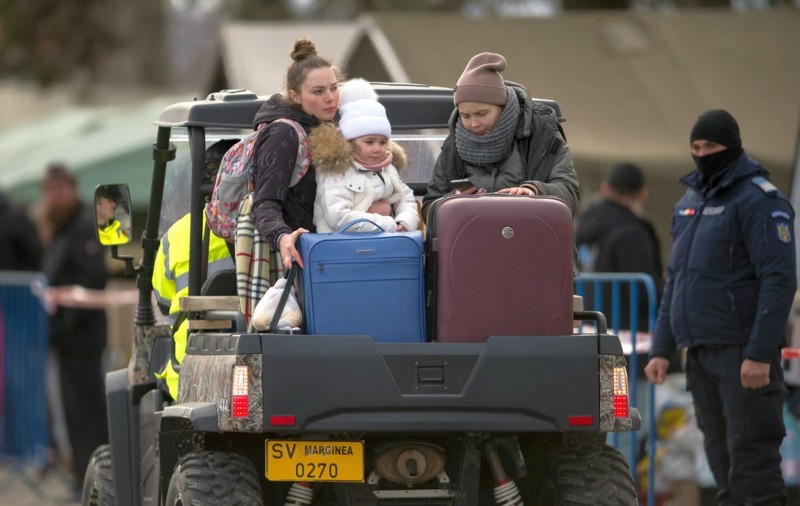 Puțin peste o treime dintre refugiații ucraineni intrați în România au și rămas