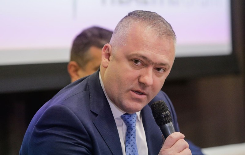 Directorul suspendat al Unifarm, Adrian Ionel, se apără, într-un comunicat: ”Nu am solicitat în nicio împrejurare, niciunei persoane, vreo sumă de bani sau alte beneficii”