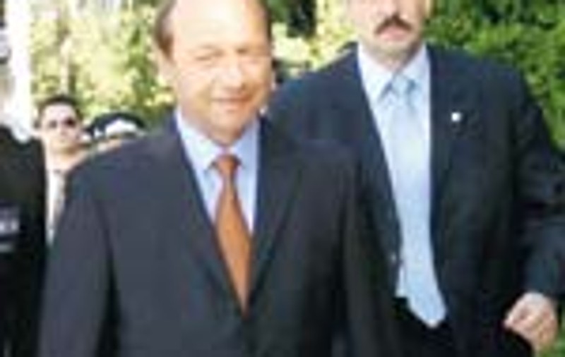 Demnitarii fug la spitalele din strainatate