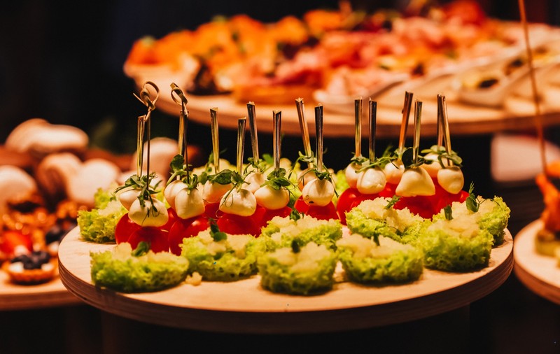 Platourile gourmet pentru vegetarieni: Soluții delicioase pentru toți invitații
