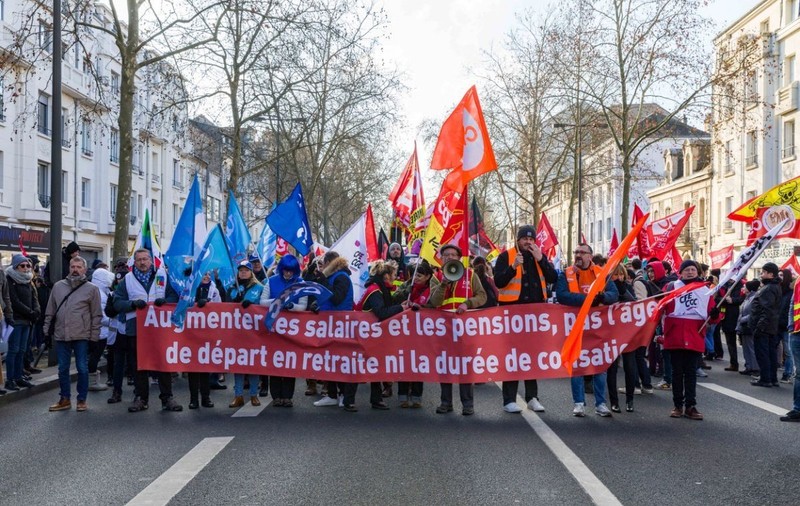 O nouă zi de proteste în Franța față de planul lui Macron de a crește vârsta de pensionare. „Va da peste cap viața mai multor generații”