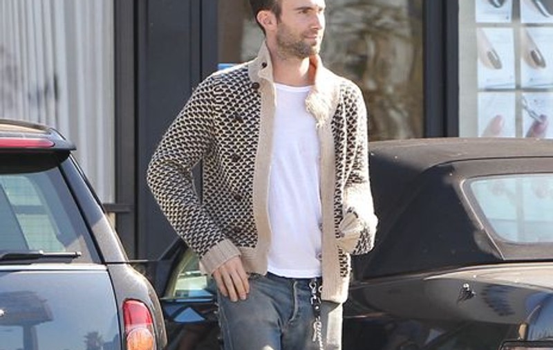 Adam Levine are propriul parfum şi Christina Aguilera l-a luat la mişto