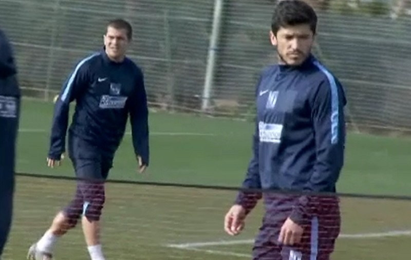 Steliștii s-au relaxat la tenis cu piciorul. Tănase, cel mai bun 