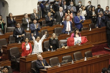 Parlamentari din Peru, după votul de demitere a președintelui | Foto: EPA