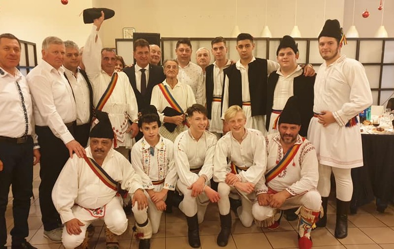 Veteranul din fruntea călușarilor. La 92 de ani, Ilie Mircea nu poate să stea departe de dansul atât de drag lui. ”Vreau să joc cât mă țin picioarele”