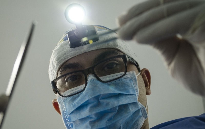 Opt doctori au murit în Marea Britanie de coronavirus. Toți erau imigranți: "Ăștia sunt cei despre care spuneam că au venit să ne ia joburile"