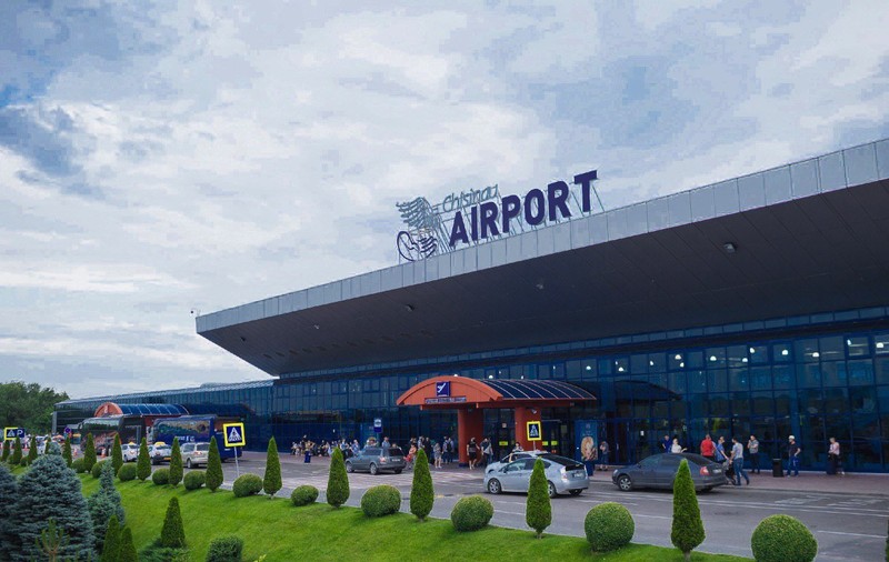 Bărbatul care a împușcat mortal doi oameni în aeroportul din Chișinău a murit luni seară, la spital