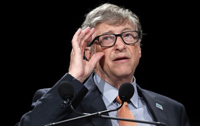 Bill Gates à la tribune de la 6ème conférence de reconstitution des ressources du fond mondial de lutte contre le Sida, la TB et la Malaria à Lyon le 10 octobre 2019. © Stéphane Lemouton / Bestimage Bill Gates at the 6th Replenishment Conference of the Global Fund to Fight AIDS, TB and Malaria in Lyon on 10 October 2019.