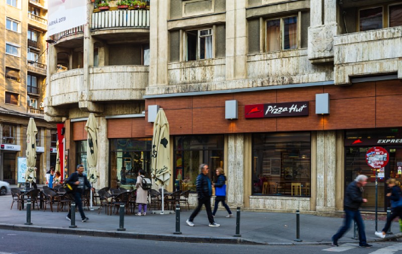 Un restaurant cunoscut va închide șapte locații din România
