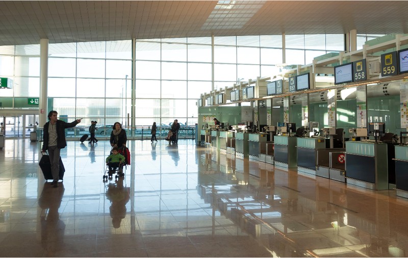Recomandările ANPC pentru călătoria cu avionul, în perioada sărbătorilor. „Feriţi-vă de taxele ascunse la bilete”