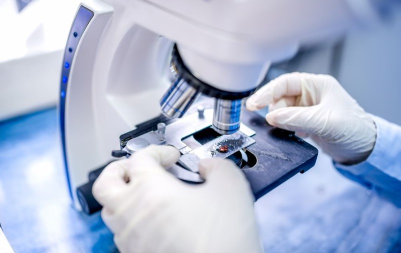 Studiul care le dă speranțe bolnavilor de cancer: O terapie creşte cu 50% şansele de supravieţuire pe termen lung pentru pacienţii cu melanom