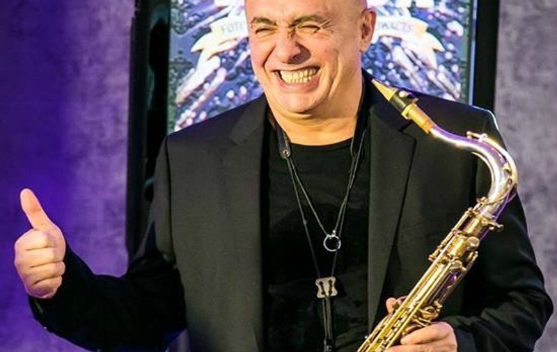 EXCLUSIV/ A cântat cu Joe Cocker și a ajuns «la mâna» lui Marcel Pavel! Fratele celebru în lume al artistului se lansează în România