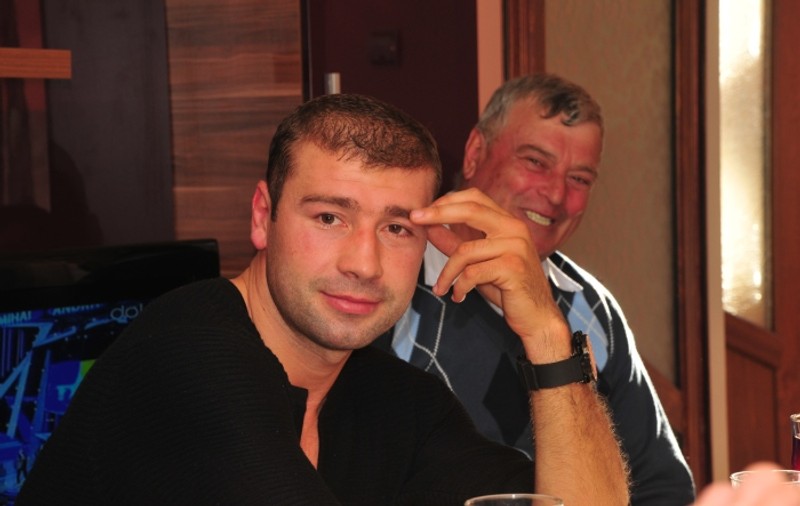 Foto | Boxerul Lucian Bute a petrecut pe cinste înainte să se întoarcă în Canada. A făcut chef cu cocoşei fripţi şi vin roşu