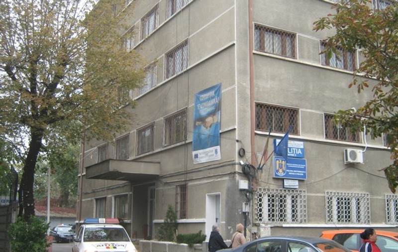 EXCLUSIV! Poliţiştii Sectorului 2, evacuaţi din sediu! Vila în care lucrau oamenii legii a fost câştigată în instanţă de proprietar