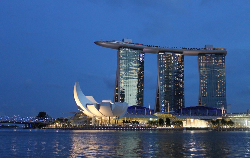 Singapore, locul de unde poți ajunge în concediu oriunde în Asia. Are hoteluri spectaculoase, cartiere tradiționale și o grădină botanică în patrimoniul UNESCO