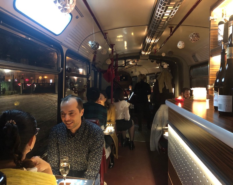 VIDEO&FOTO/ O altfel de plimbare, de Dragobete. Cina în tramvai prin Timișoara, ca-n Milano sau Bruxelles