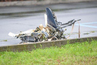Fragment din avionul prăbușit duminică la Milano. Foto: HEPTA