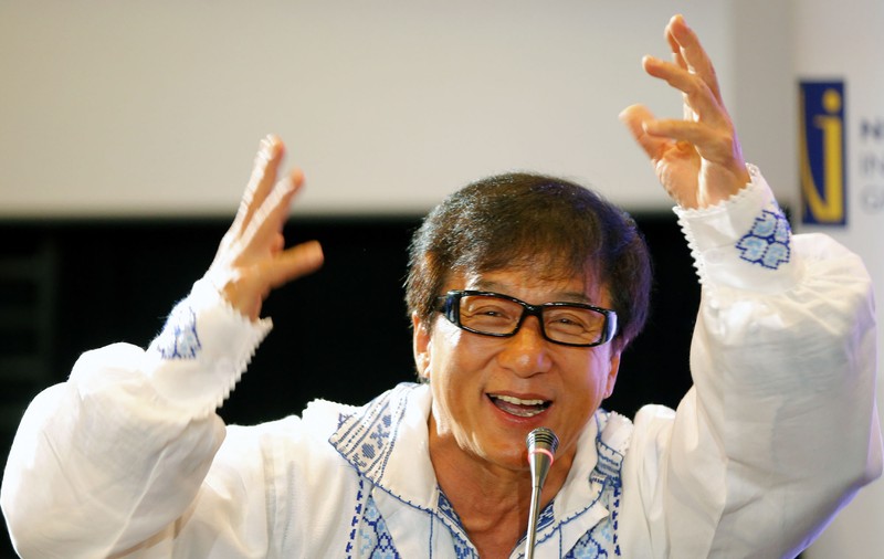 EXCLUSIV. Jackie Chan şi frumoasa Zhang Ziyi, în ROMÂNIA! ÎMBRĂCAT în IE, STARUL le-a TRANSMIS un MESAJ românilor | FOTO & VIDEO