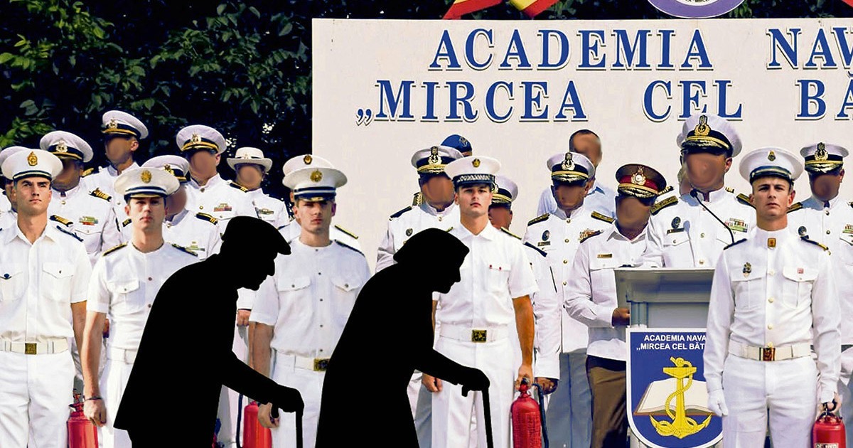 colaj cu oameni cu stingătoare în mână la Academia Navală "Mircea cel Bătrân" și doi bătrâni cu baston