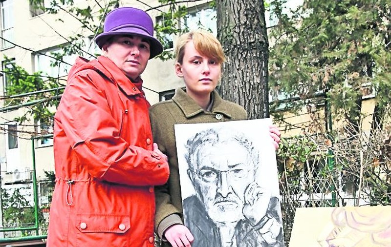 Cititorii cumpără tablourile Luisei