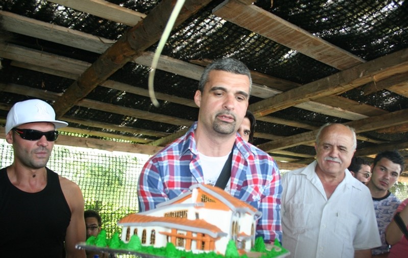 Ia uite ce formă are tortul pe care AURELIAN TEMIŞAN l-a primit de ZIUA lui DE NAŞTERE!