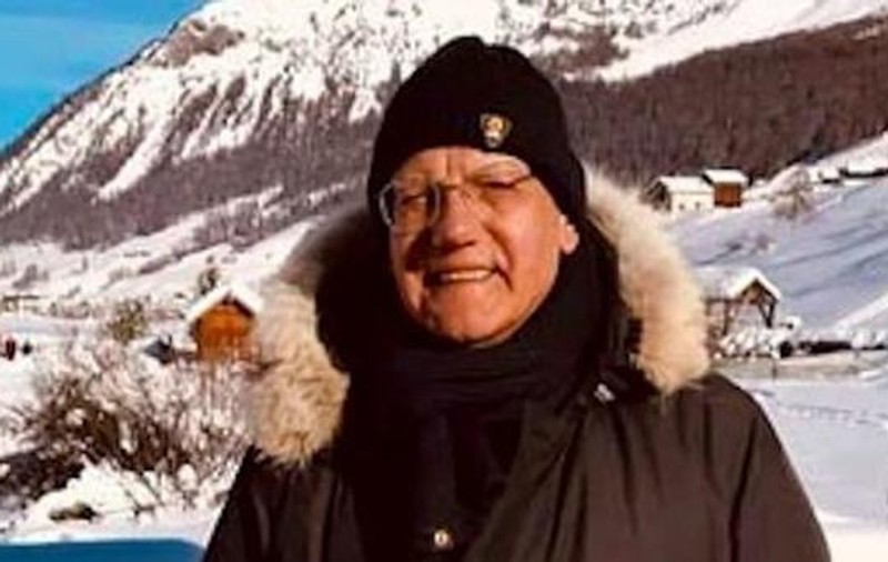 “Gino, ne poți ajuta?” Medicul de 73 de ani și-a pus din nou haina albă. S-a infectat însă după câteva zile și a murit la Brescia. Fratele său acuză: „I-au dat o singură mască”