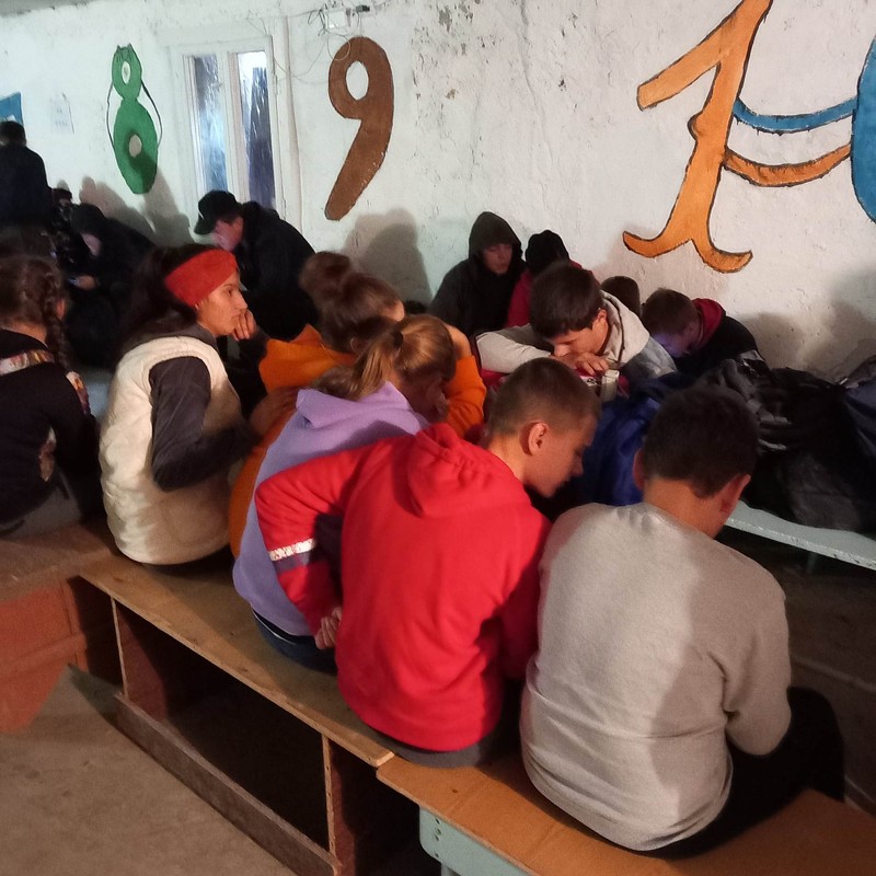 Uneori elevii sunt blocați mai multe ore în adăposturile de la subsol