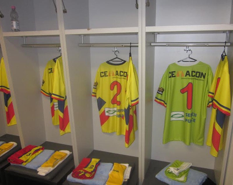 GALERIE FOTO / Generaţia de Aur a luat la mişto naţionala: "Aici sunt fotbaliştii"!