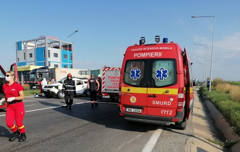 VIDEO | Primele imagini de la accidentul cu patru morți din Sibiu. Un Duster a lovit în plin un TIR