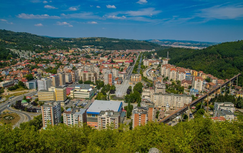 Orașul industrial cenușiu, transformat radical cu bani europeni. „Prețul mediu al unui apartament s-a triplat în opt ani”