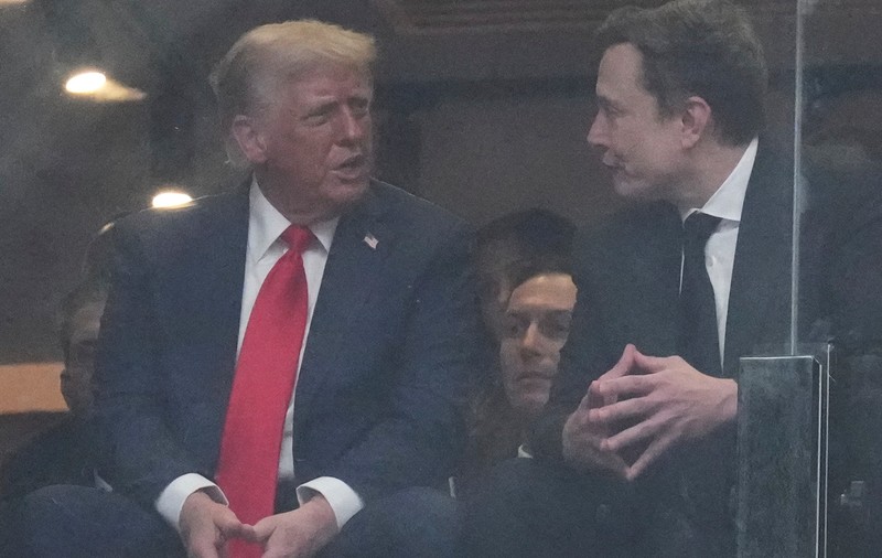 Elon Musk, Peter Thiel și Steve Bannon apar în documentele lui Jeffrey Epstein dezvăluite de Congres