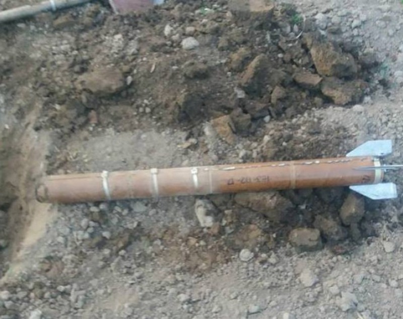 O rachetă a aterizat în curtea unei familii din Botoșani. Oamenii s-au speriat și au sunat la 112 / FOTO